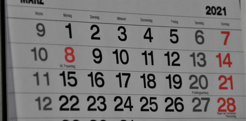 Calendar showing 5-day rent grace period highlighted