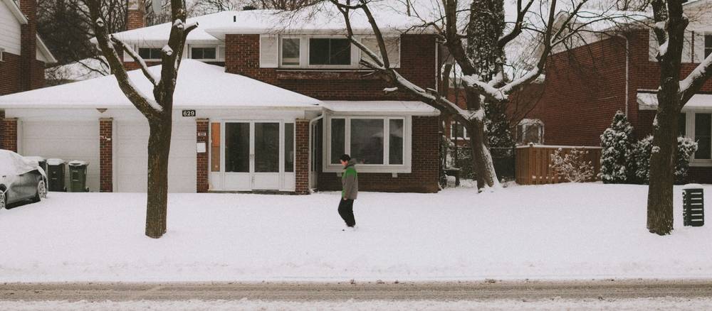 A neutral mediator guides a Michigan renter and landlord through a settlement discussion