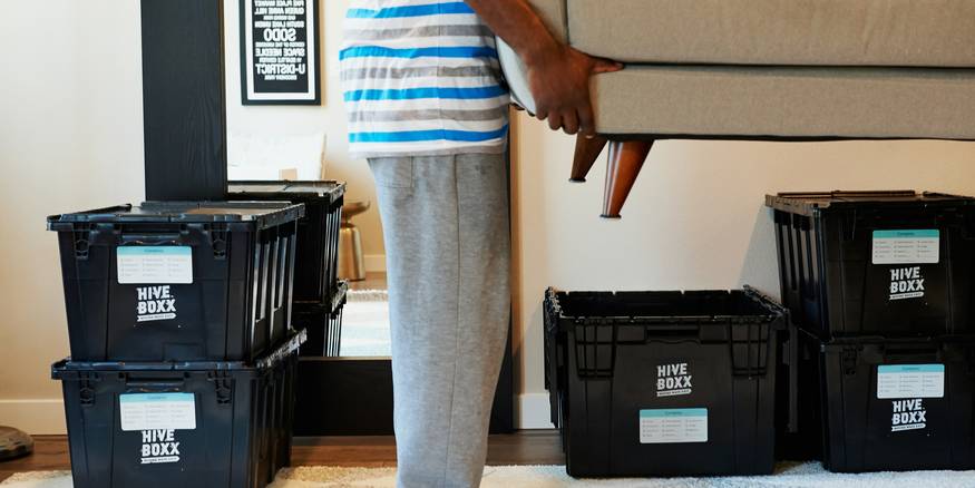 Tenants complete a detailed move-in checklist in a Michigan apartment
