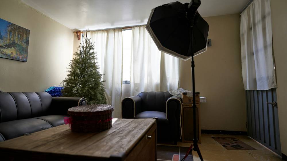 Tenant uses smartphone to photograph empty living room for move-out evidence